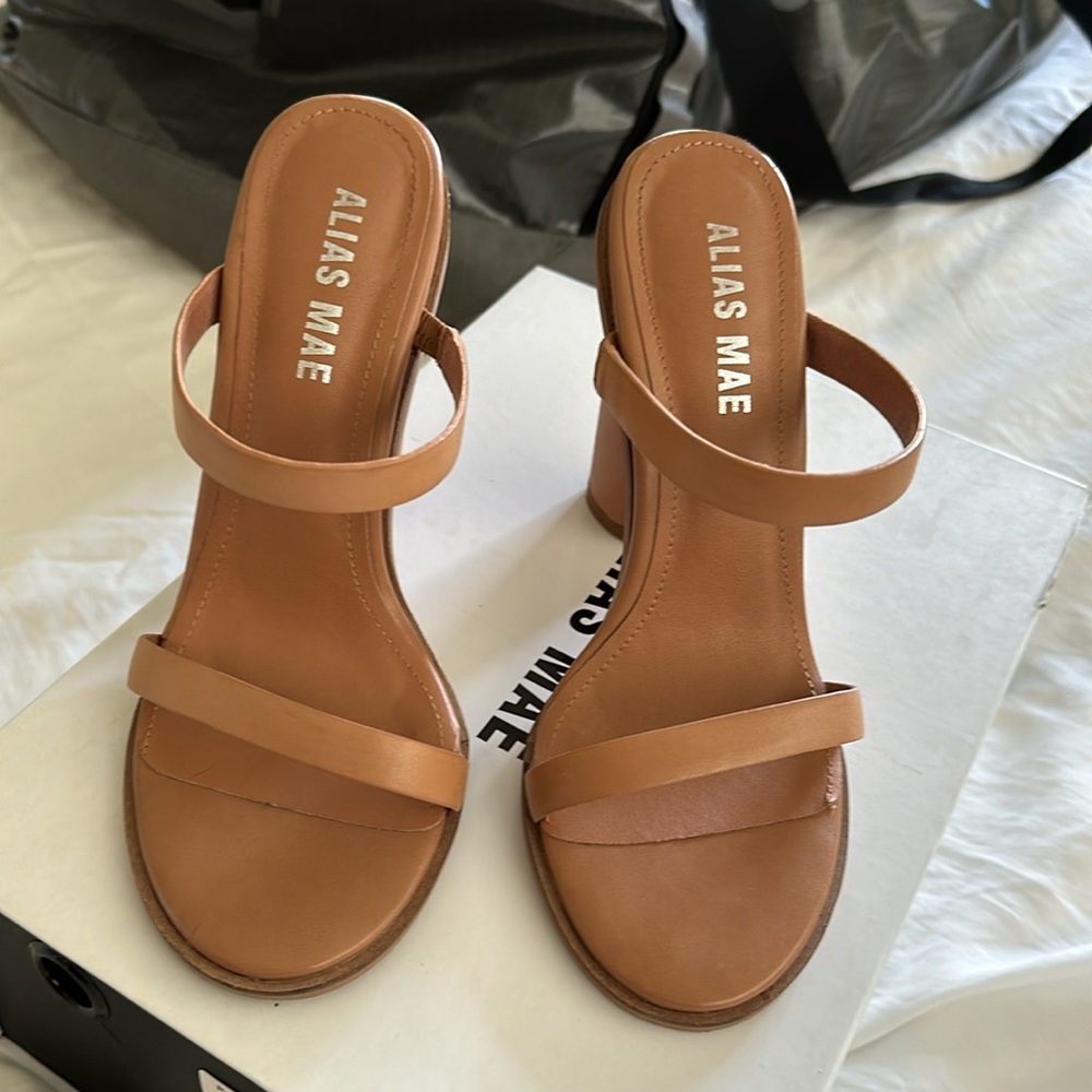 Alias Mae size 37 from REVOLVE
